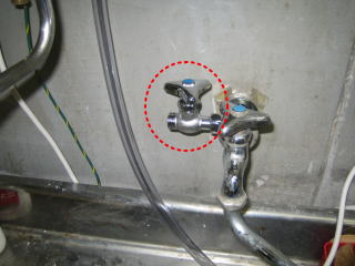 電気式給湯器分岐水栓の取付け
