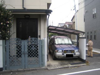 カーポートと駐車場の現況